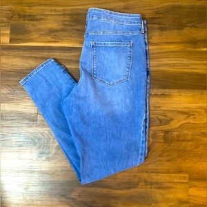 Old Navy Super Stretch Mid Rise Skinny Jeans - Size 16
